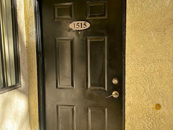 4th image of 78650 Avenue 42 APT 1515