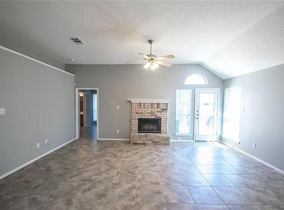 4th image of 2921 Oakshire St