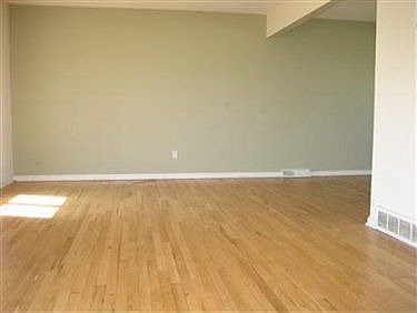 4th image of 33211 Warwickshire Ln