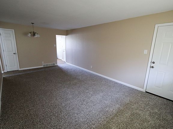 5th image of 700 Thompson Dr #705