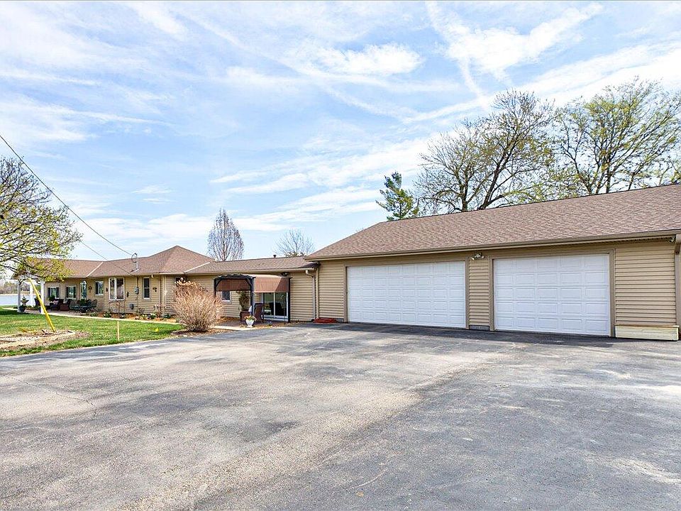 902 Avenue R, Carter Lake, IA 51510 Zillow