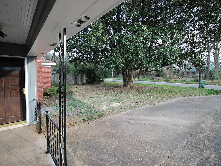 3739 Honeysuckle Ct — Photo 9