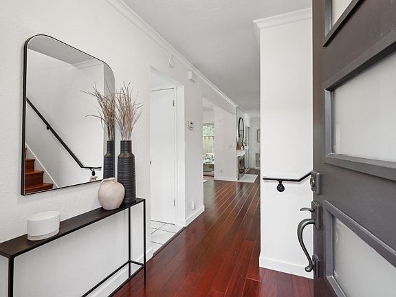 4th image of 4 Coleridge Drive