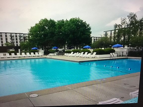 4th image of 9737 N Fox Glen Dr APT 2A