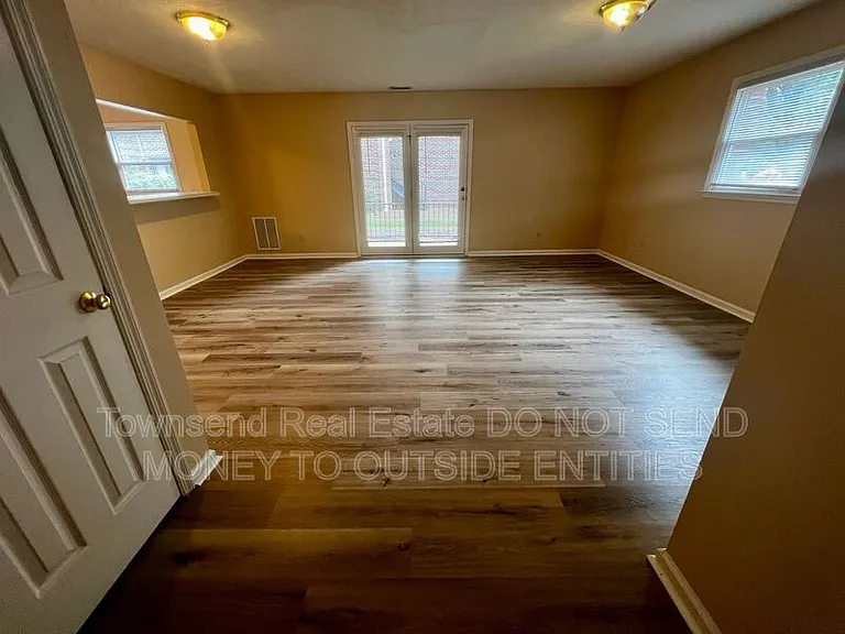1027-2 Ancestry Dr — Photo 3