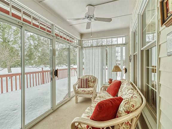 5th image of 10 Hampshire Ln