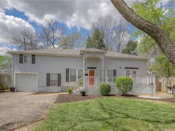 5522 Maple St, Mission, KS 66202