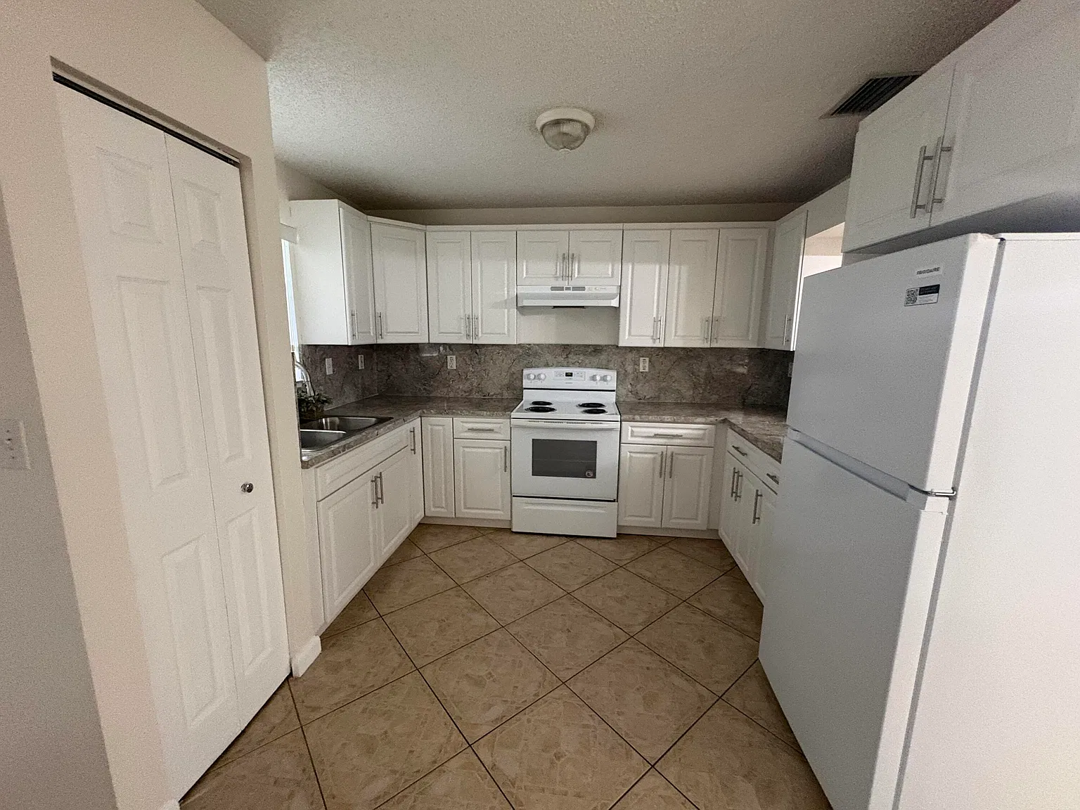 3 bed, 2.0 bath, 1278 sqft, $2,800 — Photo 4