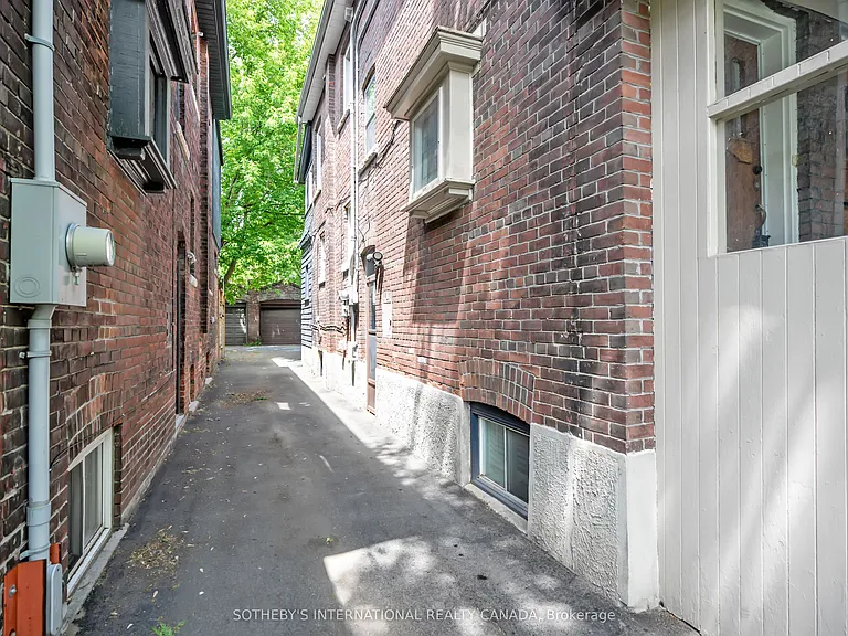 38 Browning Ave #UPPER — Photo 12