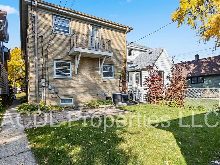 1564 S 74th St — Photo 21