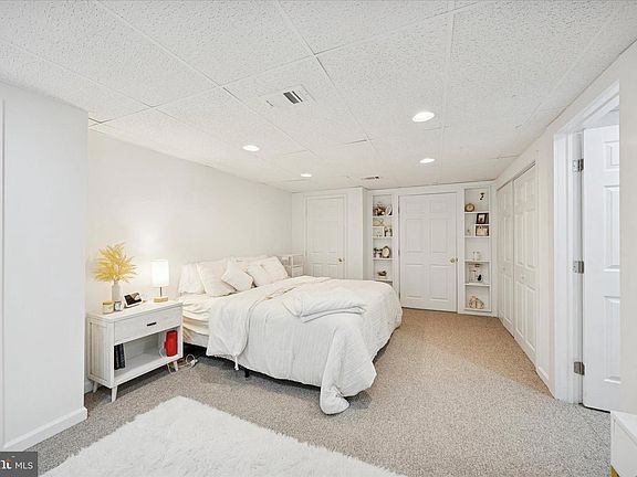 5th image of 824 Dilworth Ln