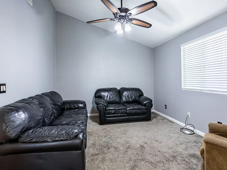 3800 Meadowlane Ave