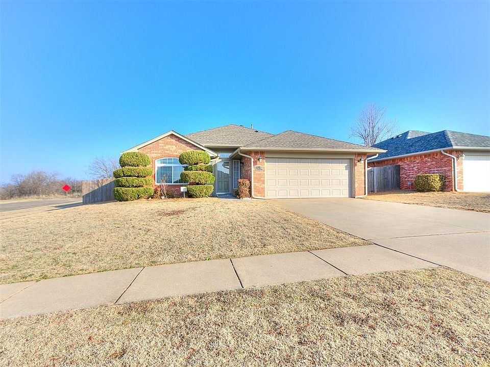 1st image of 801 Cavecreek St