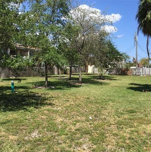2nd image of 981 NE 169th St APT 204