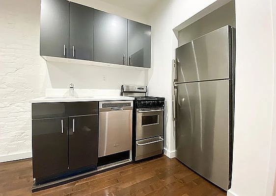 4th image of 206 E 81st St APT 2C