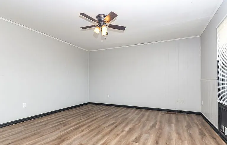 814 S Burnett Rd — Photo 7