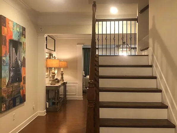 159 Barkley Ln, Sandy Springs, GA 30328