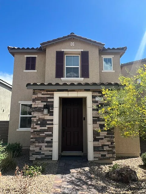3 bed, 2.5 bath, 1563 sqft, $2,400 — Photo 1
