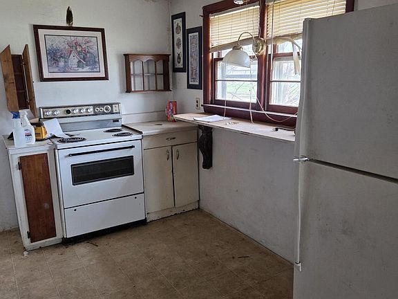 2nd image of 303 Main St