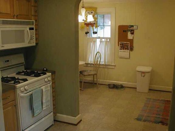 updated kitchen with eat in dining space