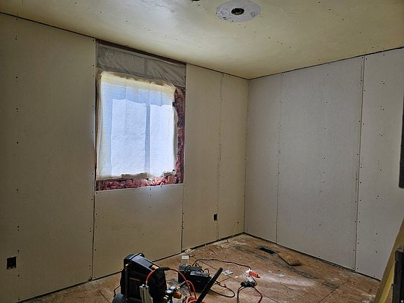 3rd image of 163 Carson Ave