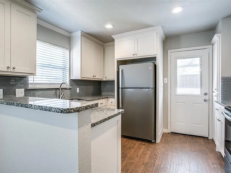 3000 Penny Ln — Photo 6