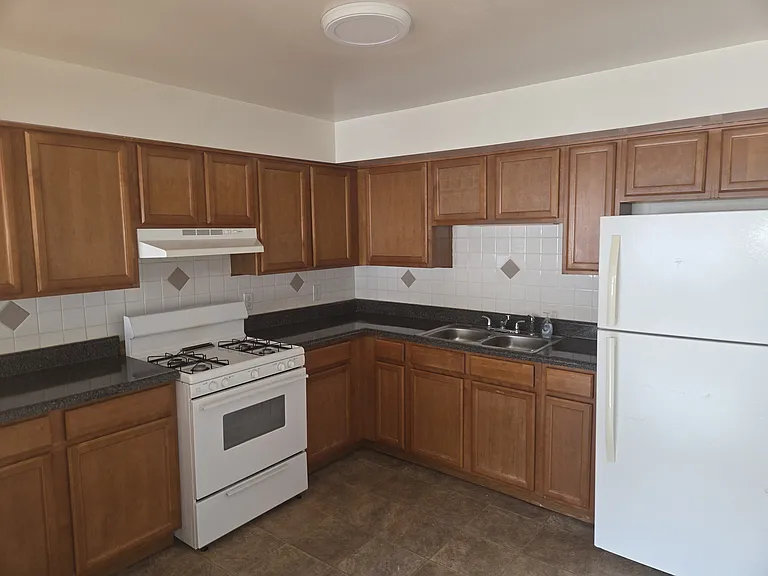 100 N Ogle Ave #3 — Photo 3