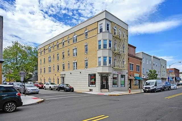 265 Broadway #4