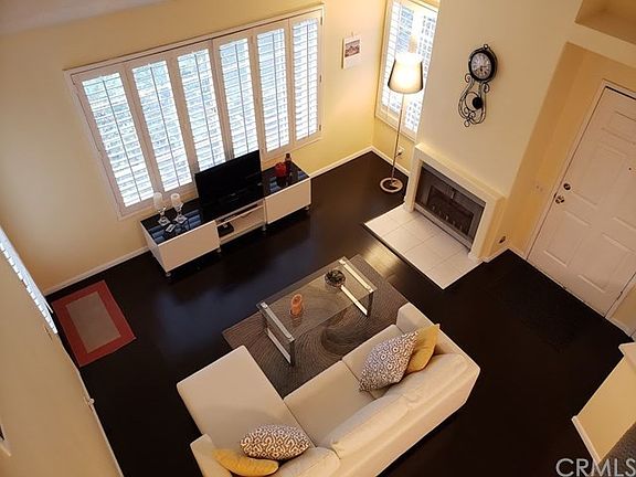 Over view from loft to downstairs  livingroom area