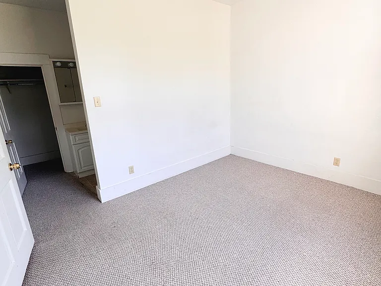670 N Walnut St — Photo 12