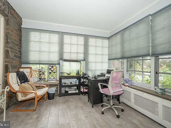 5th image of 5898 Woodbine Ave