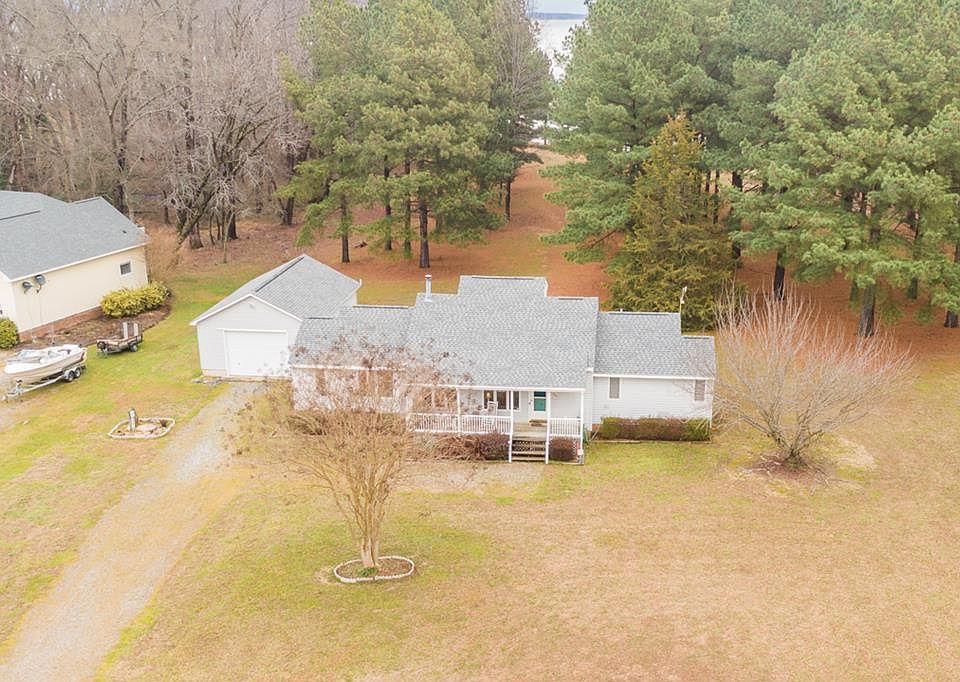 1st image of 206 Long Grass Dr