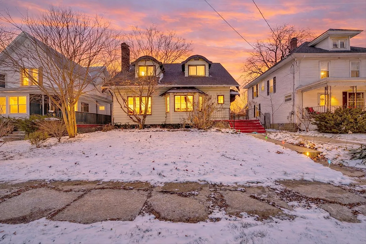Property Photo - 1400 W Michigan Ave