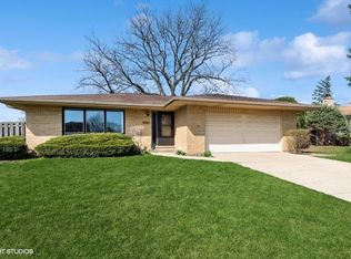 4601 Magnolia Dr, Rolling Meadows, IL 60008