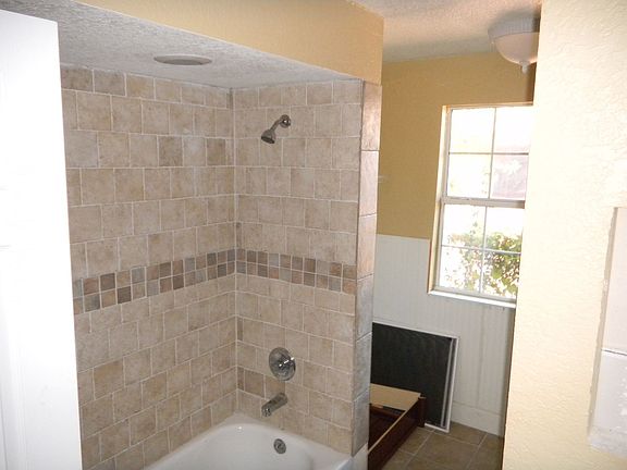 3rd image of 603 W Warren Ave