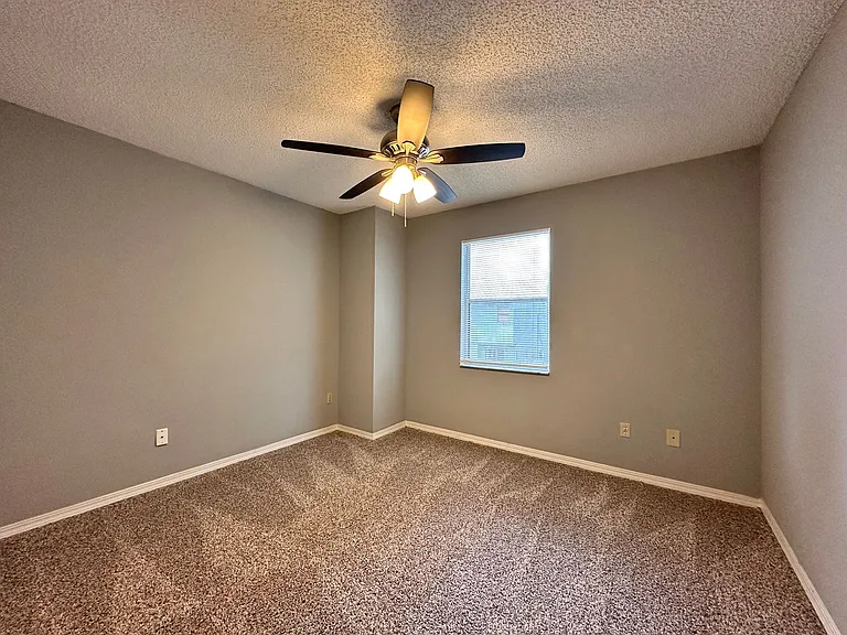 1114 Romaine Cir W — Photo 12
