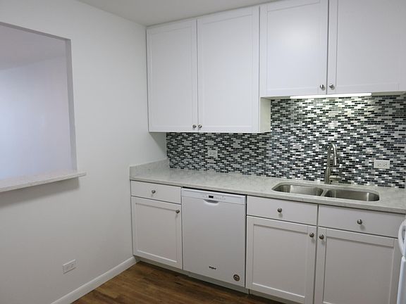 5th image of 1636 N Wells St #2400