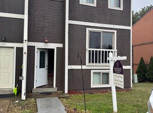 211 Parkwood Dr, Cranberry Township, PA