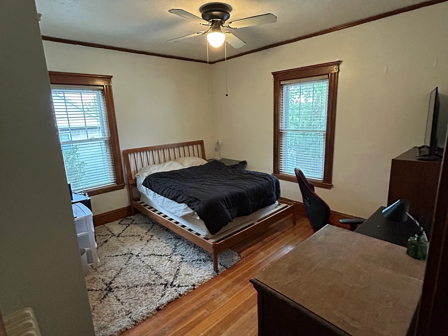 5 bed, $1,300 — Photo 3