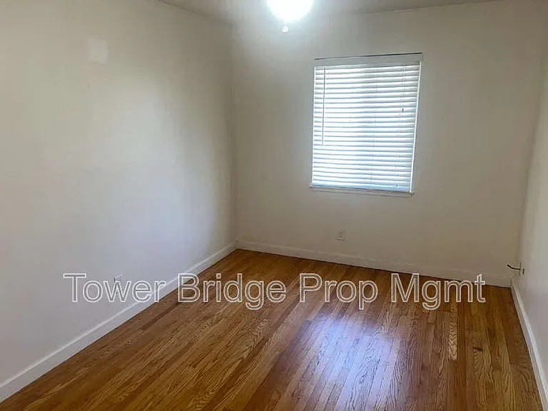 2210 26th St #1 — Photo 8