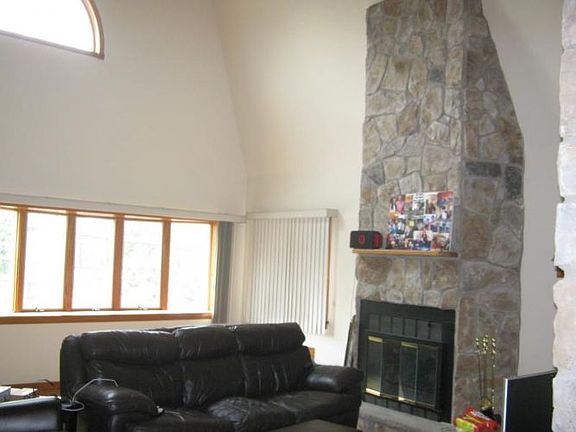 2nd image of 207 E Passaic Ave Floor 2