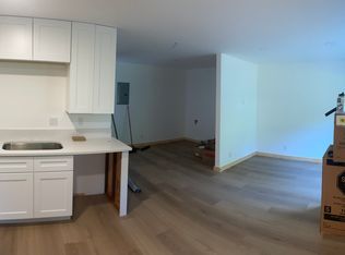 417 1st St, Yachats, OR 97498