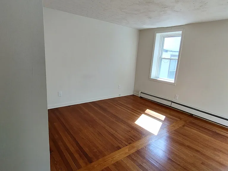 221 N Woodlawn Ave #D — Photo 5