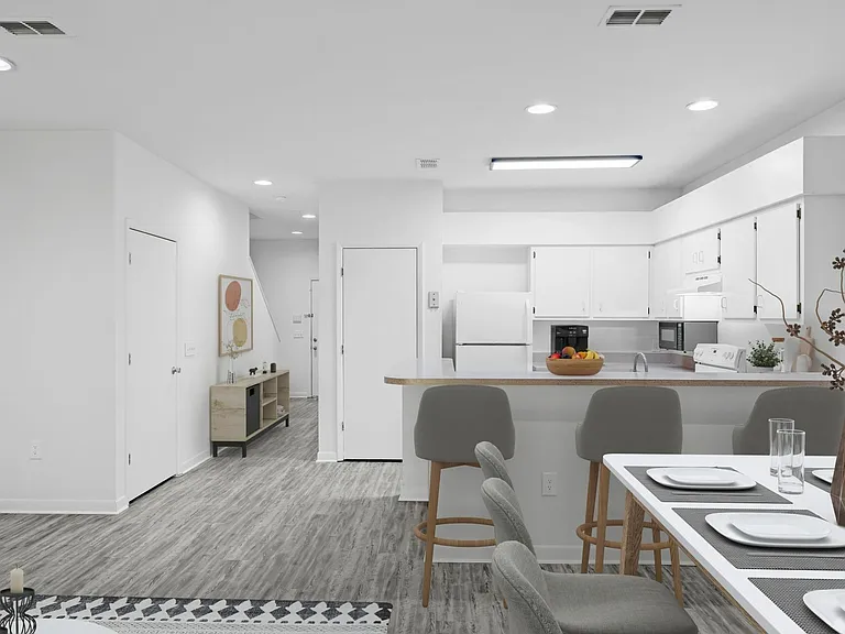 Madison Pointe — Photo 7