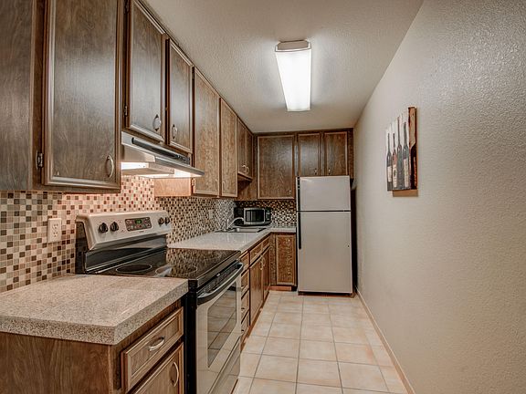 4th image of 2812 N Auburn Ct #202