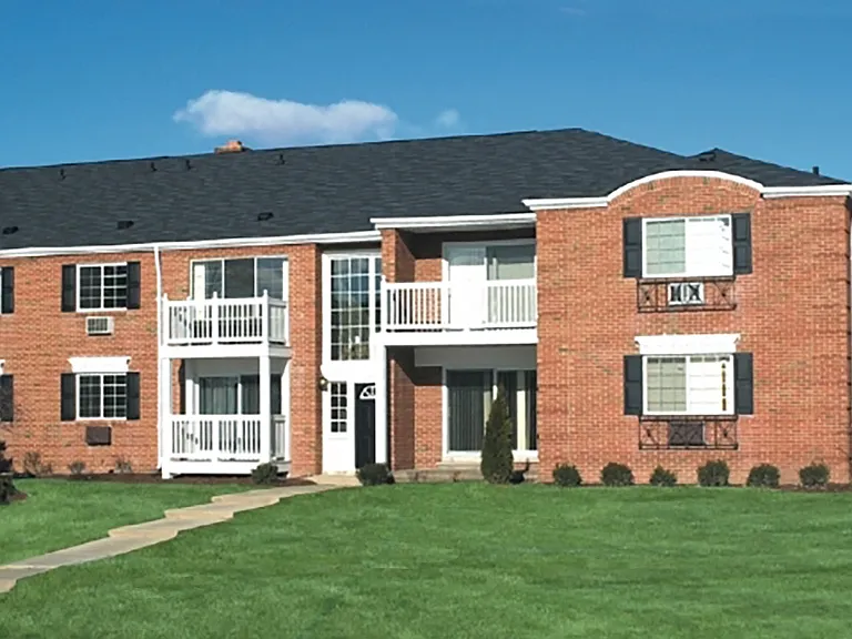 You'll enjoy the Royal Oak lifestyle, the refreshing pool, your choice of a 1, 2 or 3-bedroom apartment with the maintenance taken care of for you so you can just enjoy.