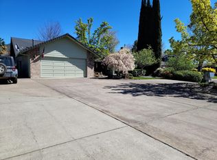 2870 Clairmont Ct, Medford, OR 97504