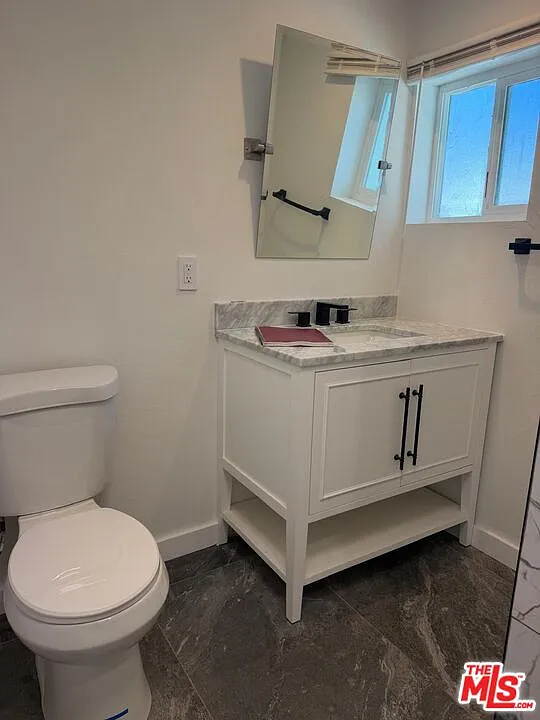 3 bed, 2.0 bath, 2340 sqft, $2,500 — Photo 3