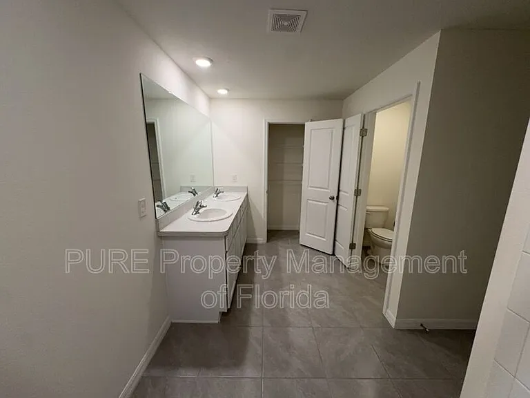 8702 SW 46th Ave — Photo 42