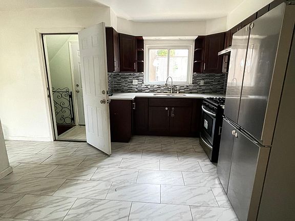 5th image of 160 Ontario Ave #1L
